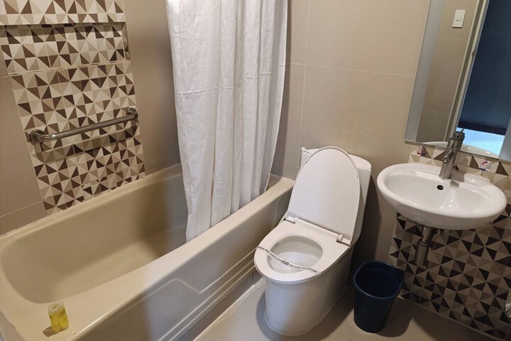 Room 27 of 48