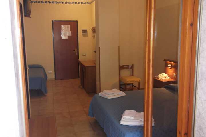 Room 13 of 73