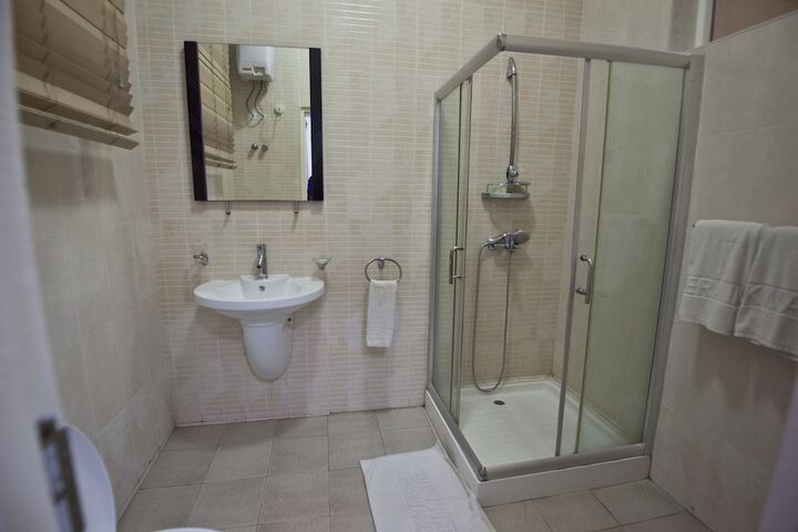 Room 7 of 12