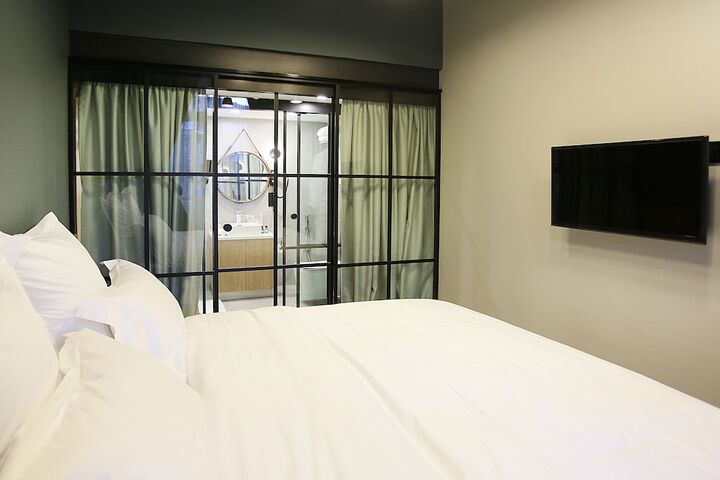 Room 44 of 131