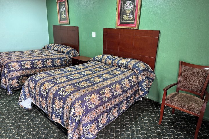 Room 4 of 9