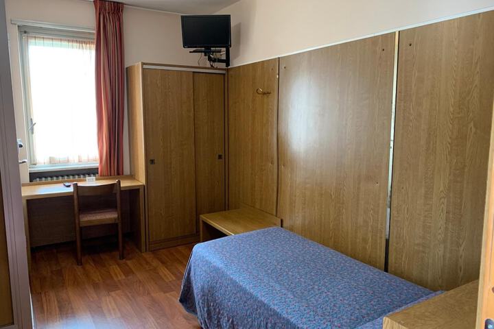Room 17 of 37