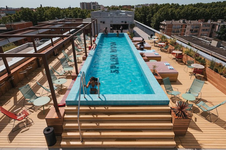 Pool 60 of 123