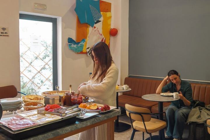 Breakfast area