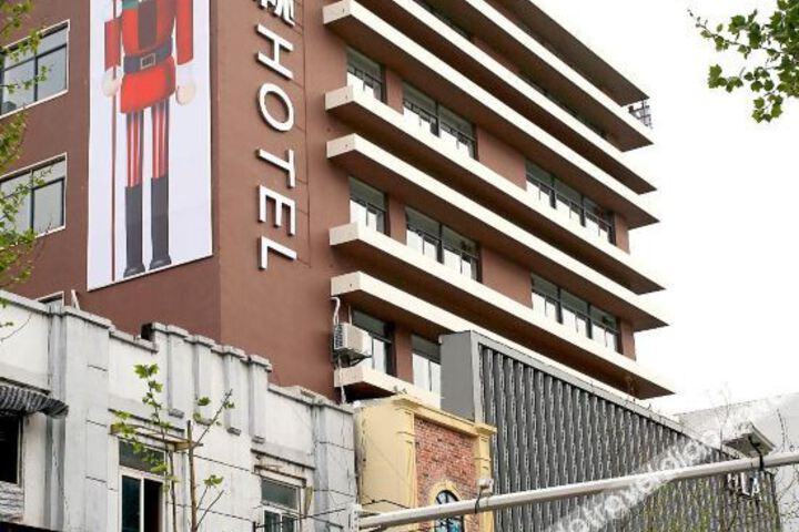 Hotel 6 of 63