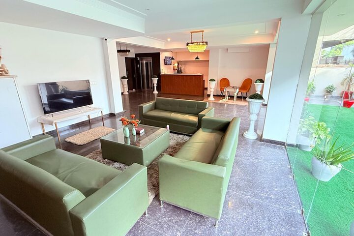 Room 10 of 15