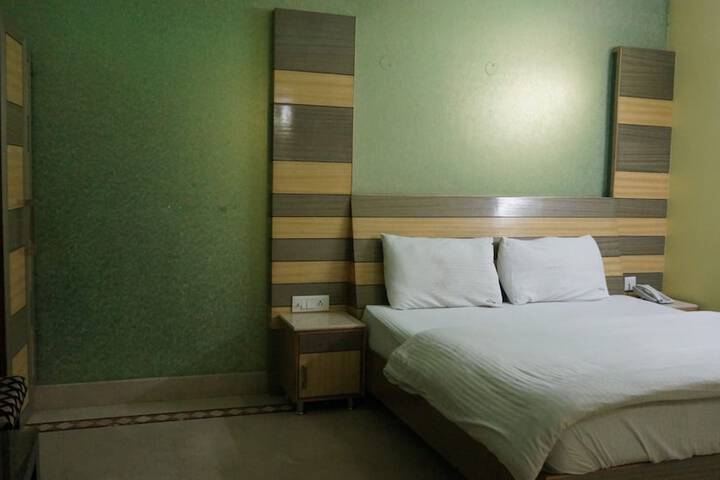 Room 7 of 8