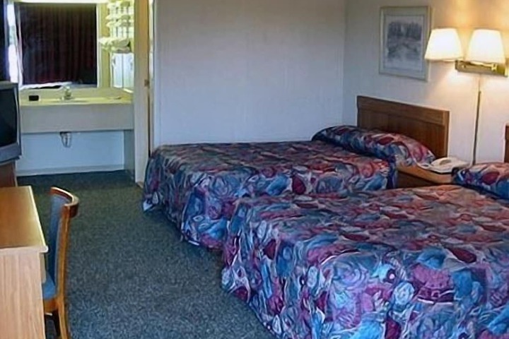 Room 6 of 17