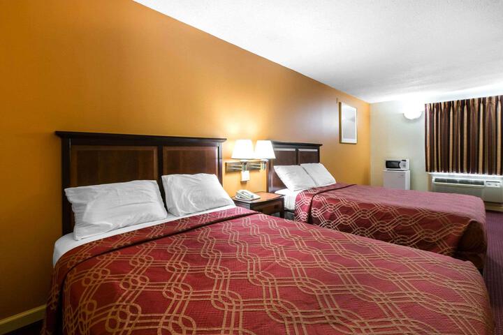 2 Double Beds Accessible Room (1 of 9)