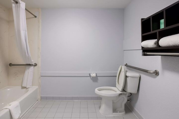 1 Queen Bed Accessible (1 of 5)