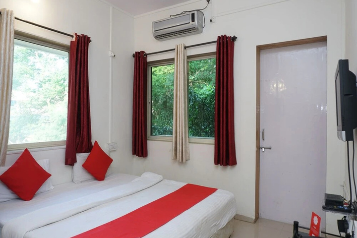Room 3 of 11