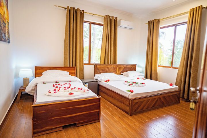 Room 6 of 9