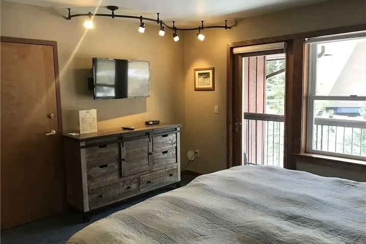 Room 3 of 10