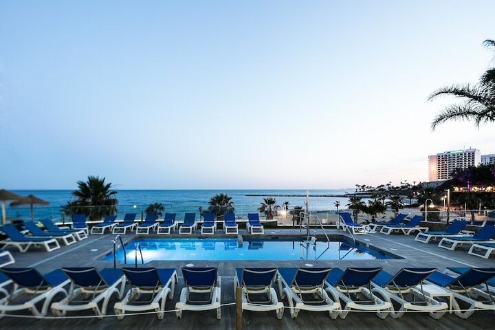 Pools & Facilities