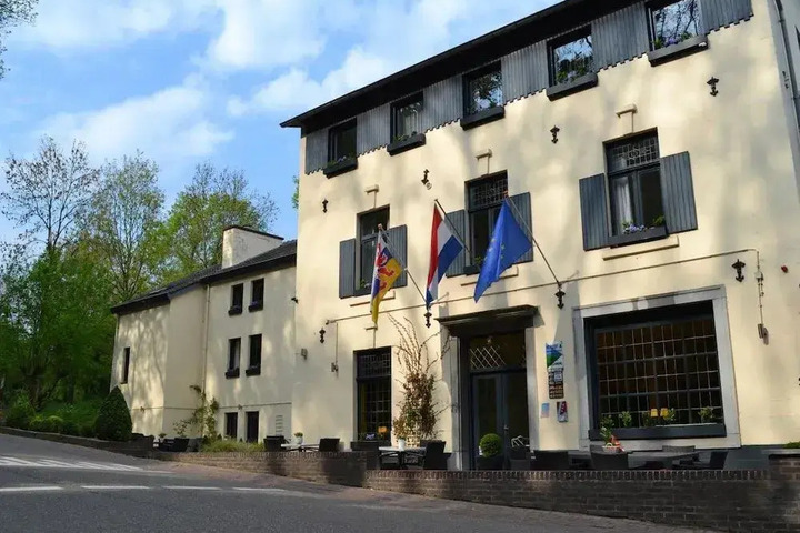 Exterior of HOTEL LAMERICHS