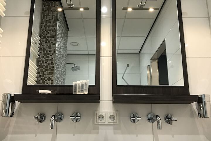 Room 7 of 17