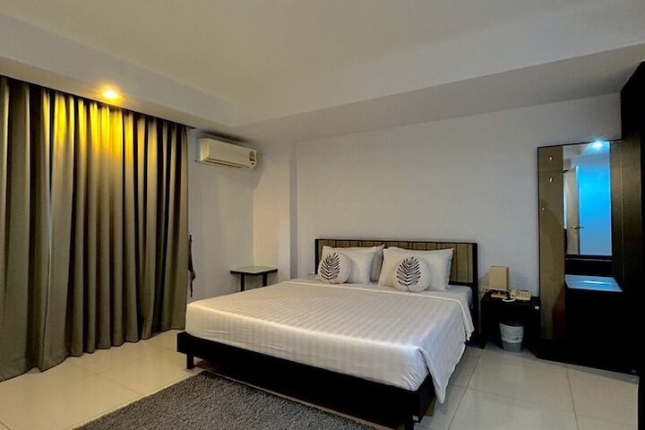 Room 27 of 65