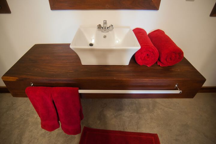 Room 9 of 16