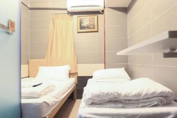 Room 21 of 46