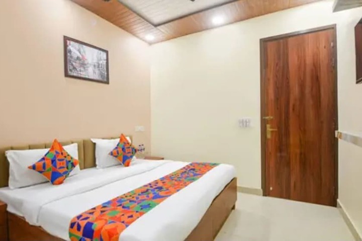 Room 9 of 19