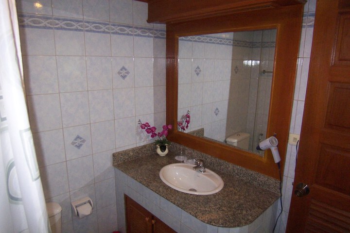 Room 9 of 39