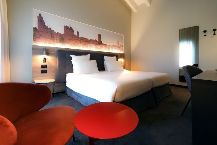 Room 27 of 75