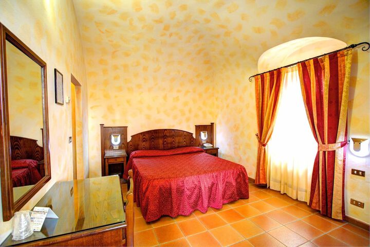 Room 3 of 96
