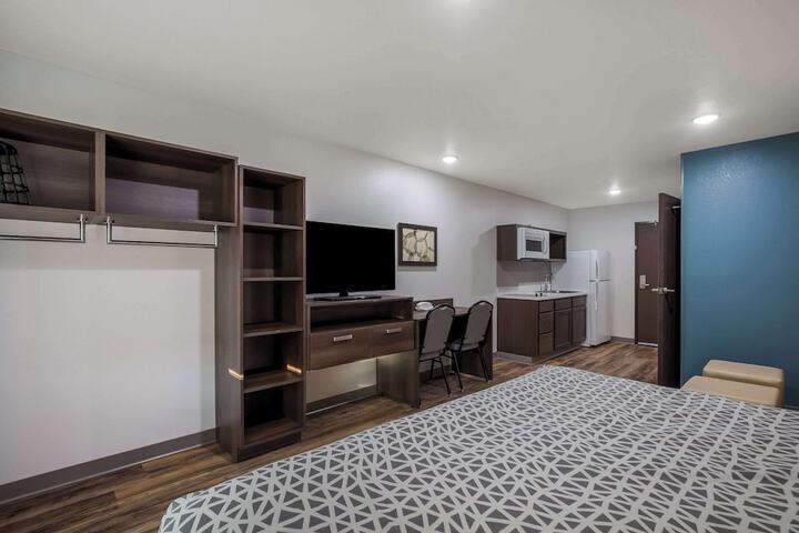 1 King Bed Accessible (2 of 9)