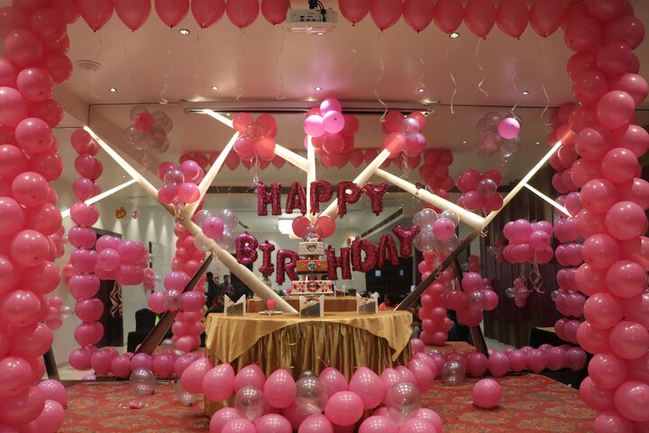 Ballroom/Hall 18 of 21