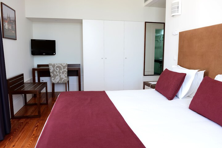 Room 5 of 62