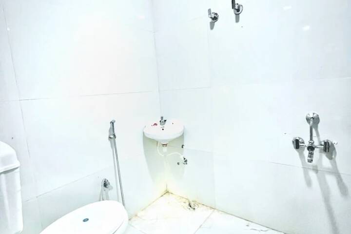Room 10 of 12