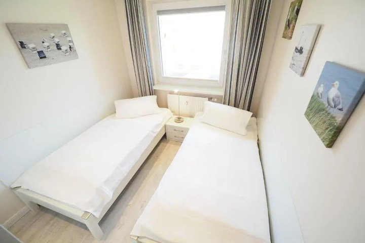 Room 5 of 10