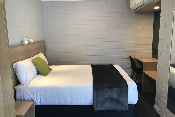 Room 10 of 65
