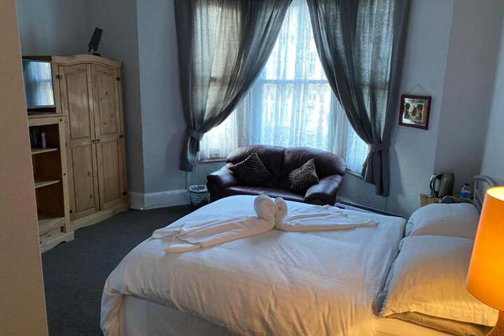 Room 8 of 32