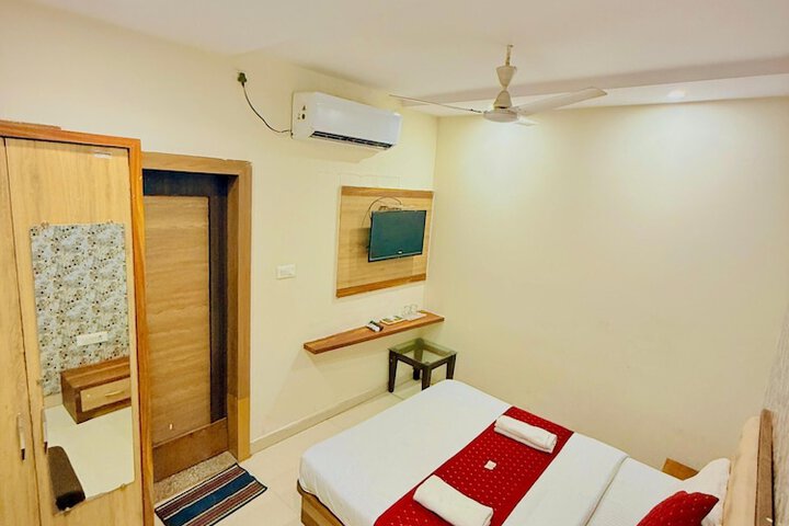 Room 10 of 26