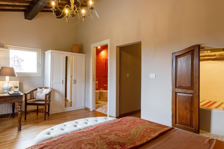 Room 30 of 46