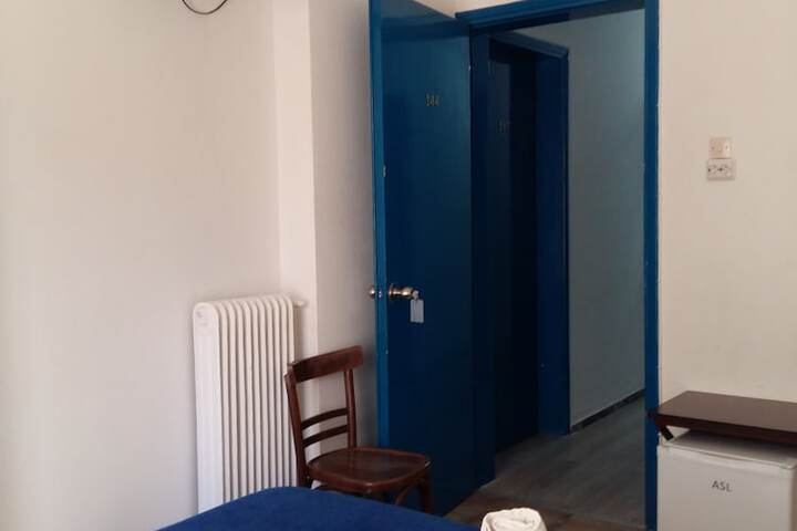 Room 16 of 103