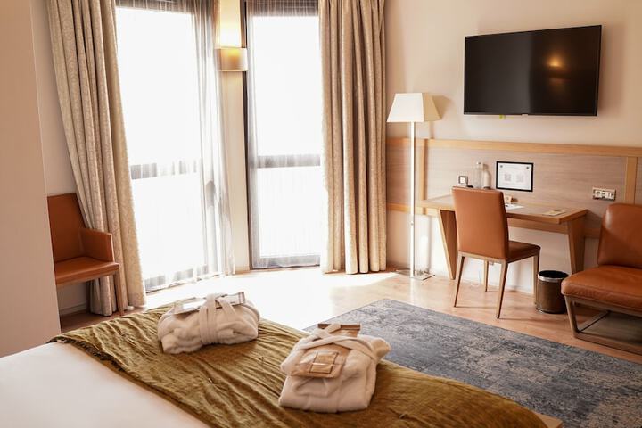 Room 16 of 79