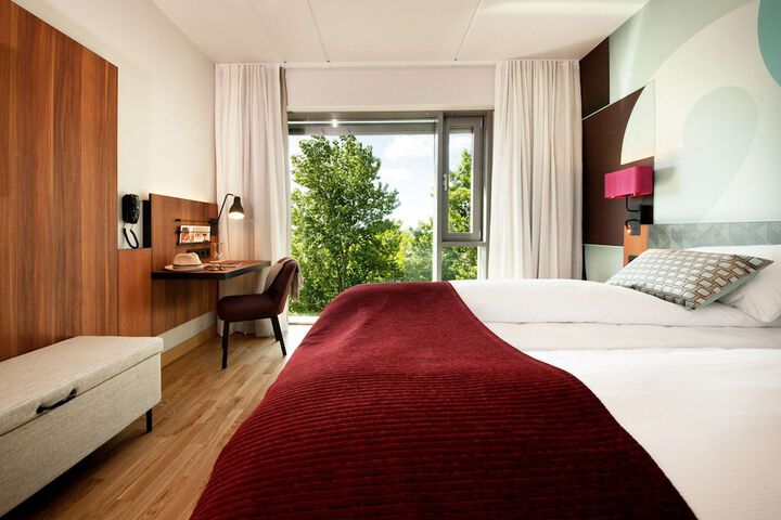 Room 10 of 43