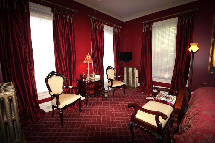 Room 3 of 132