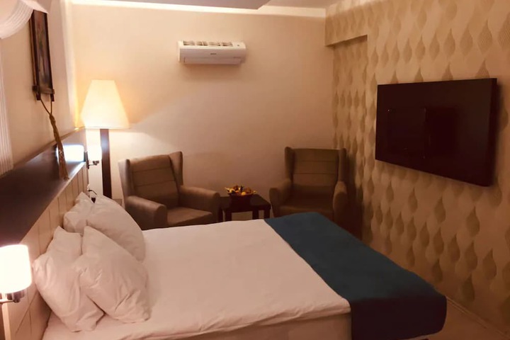 Room 19 of 91