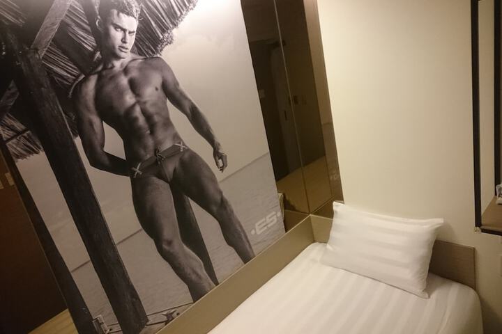 Room 11 of 36