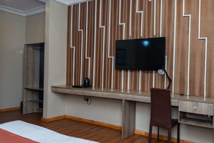 Room 10 of 33