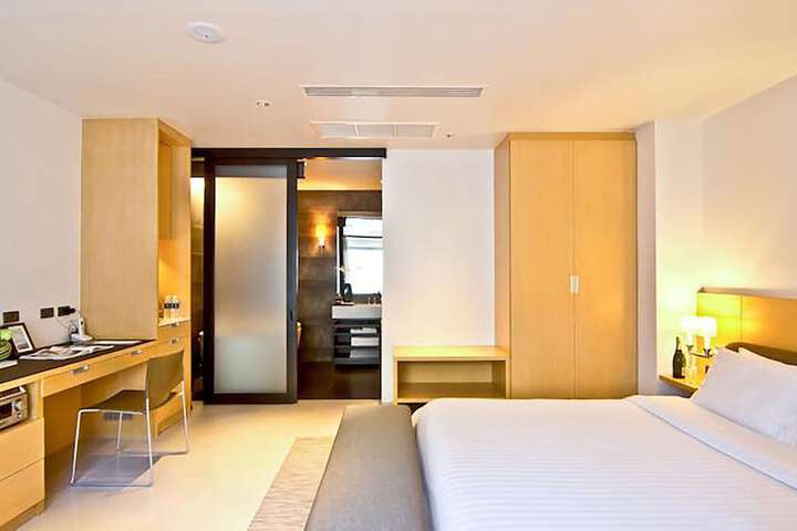 Room 17 of 36