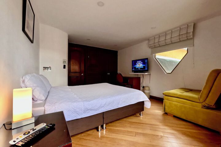 Room 13 of 36