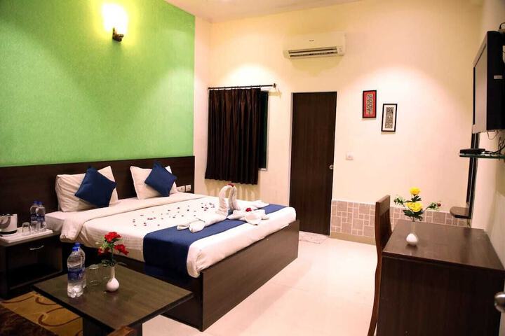 Room 8 of 20