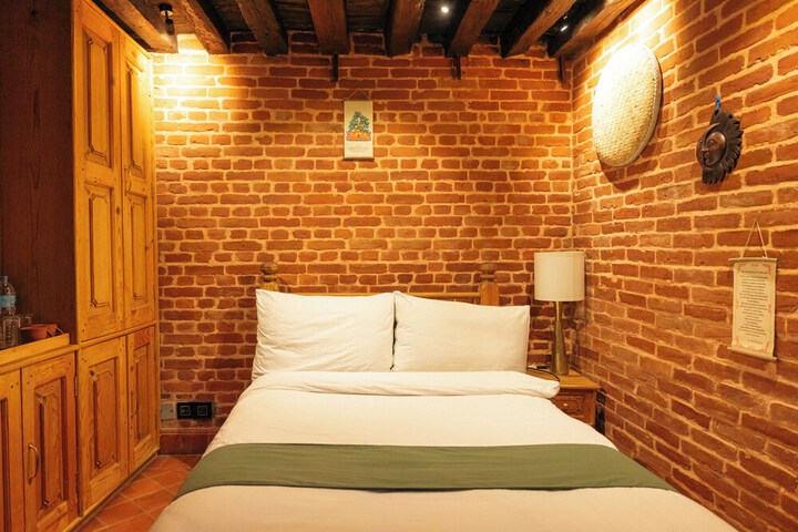 Room 3 of 35