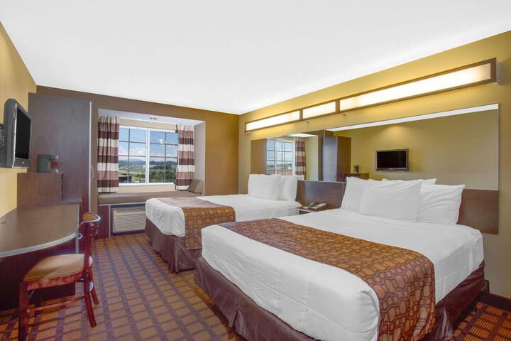 1 Queen Bed (8 of 24)