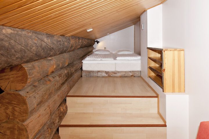 Room 3 of 135