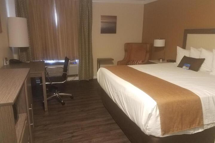 1 King Bed (18 of 30)